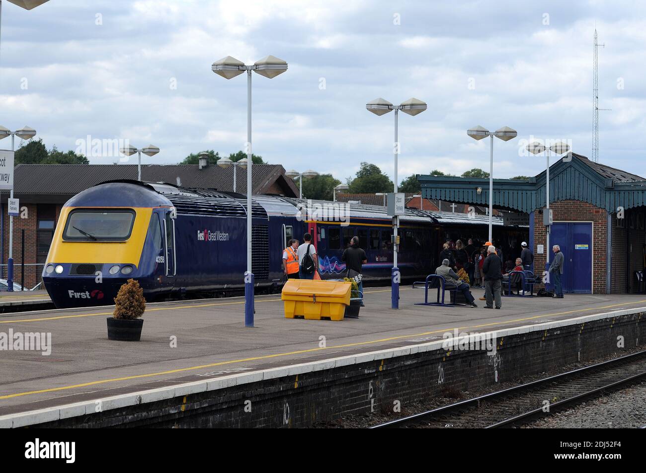 Power Car 43058, davanti a un servizio in direzione est al binario 2 della Didcot Parkway. Foto Stock