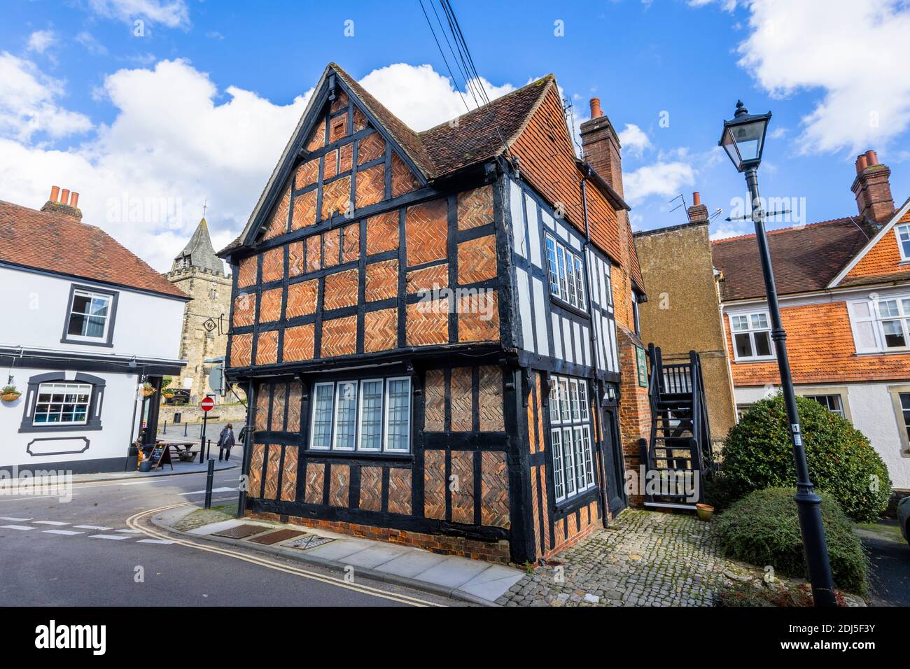 Parte del Spread Eagle Hotel in legno, una storica locanda risalente al 1430 a South Street, Midhurst, West Sussex Foto Stock