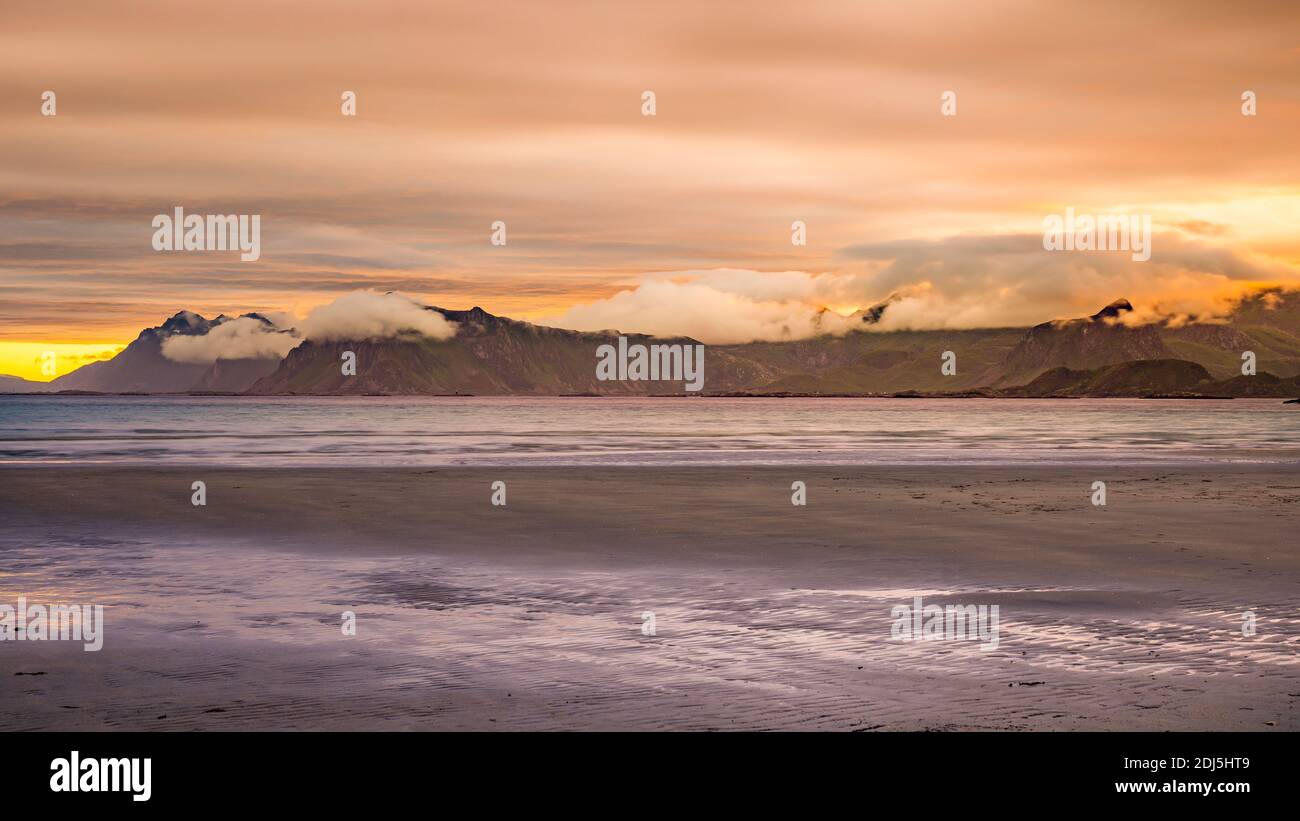 Oceano costa al tramonto, panorama, Norvegia Foto Stock