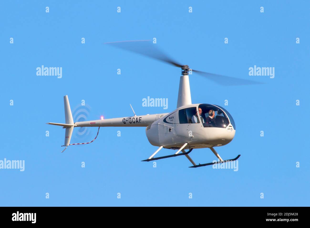 G-OCAF Robinson R44 Cadet di Agriline Aviation LLP a Wellesbourne Aeroporto di Mountford, novembre 2020 Foto Stock