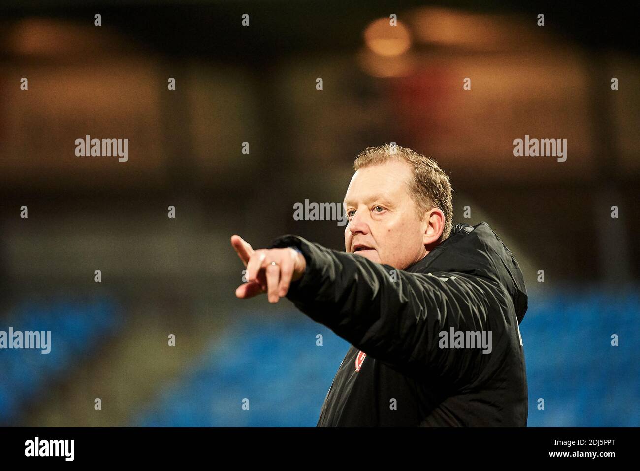 Aalborg, Danimarca. 13 Dicembre 2020. Il capo allenatore Peter Feher dell'AAB visto durante la partita 3F Superliga tra Aalborg Boldklub e Lyngby Boldklub all'Aalborg Portland Park di Aalborg. (Photo Credit: Gonzales Photo/Alamy Live News Foto Stock