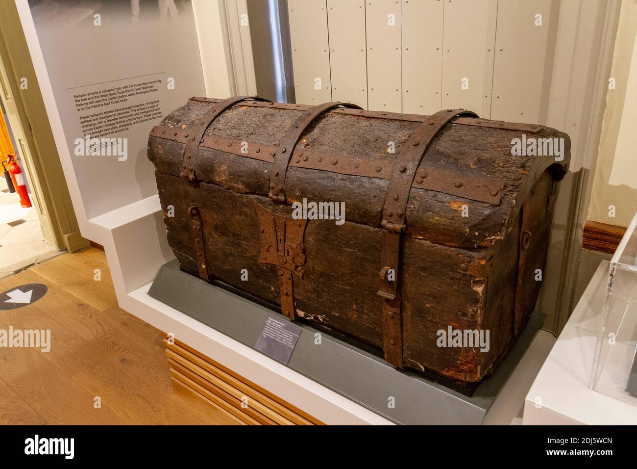 Una cassa di legno di opere, 14-16 ° secolo, utilizzato da Newark Corporation, National Civil War Center, Newark Museum, Newark-on-Trent, Notts, Regno Unito. Foto Stock