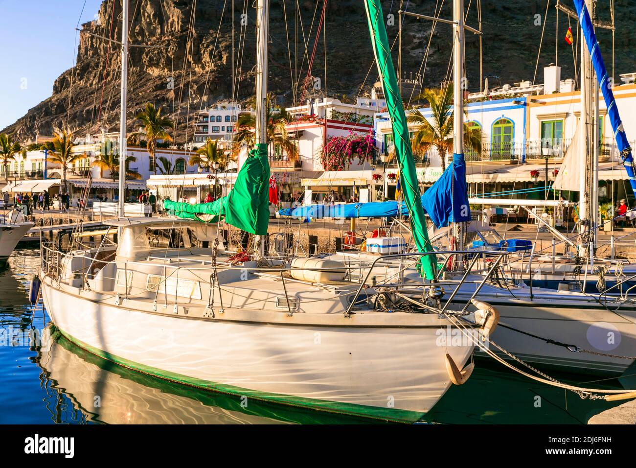 Gran Canaria (Gran Canaria). Panoramica città di Puerto de Mogan. Vista con barche a vela famosa destinazione turistica. Isole Canarie. gen 2019 Foto Stock