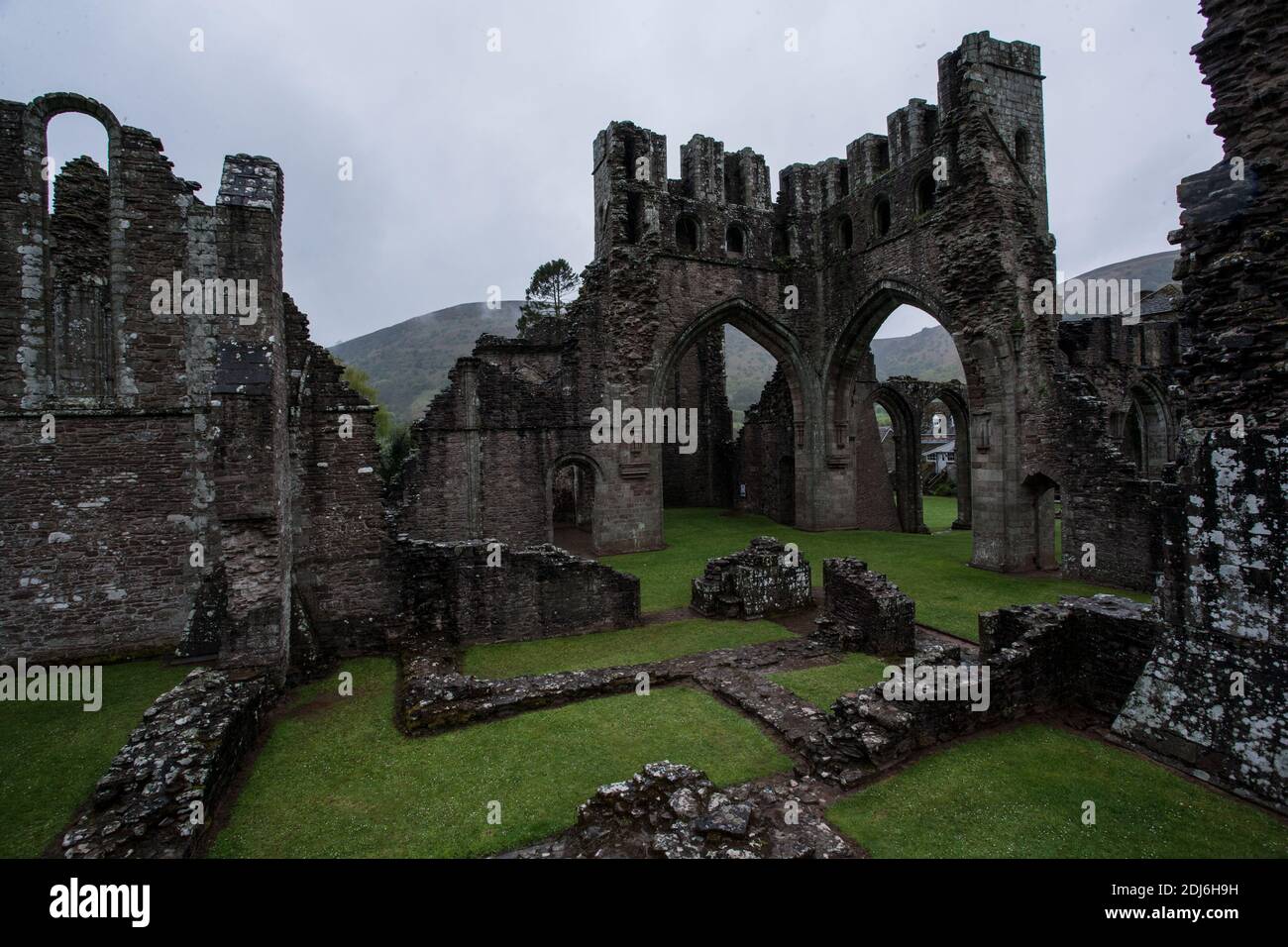 Llanthony Priory, Brecon Beacons National Park a Monboccuthshire, Galles del sud-est. Foto Stock