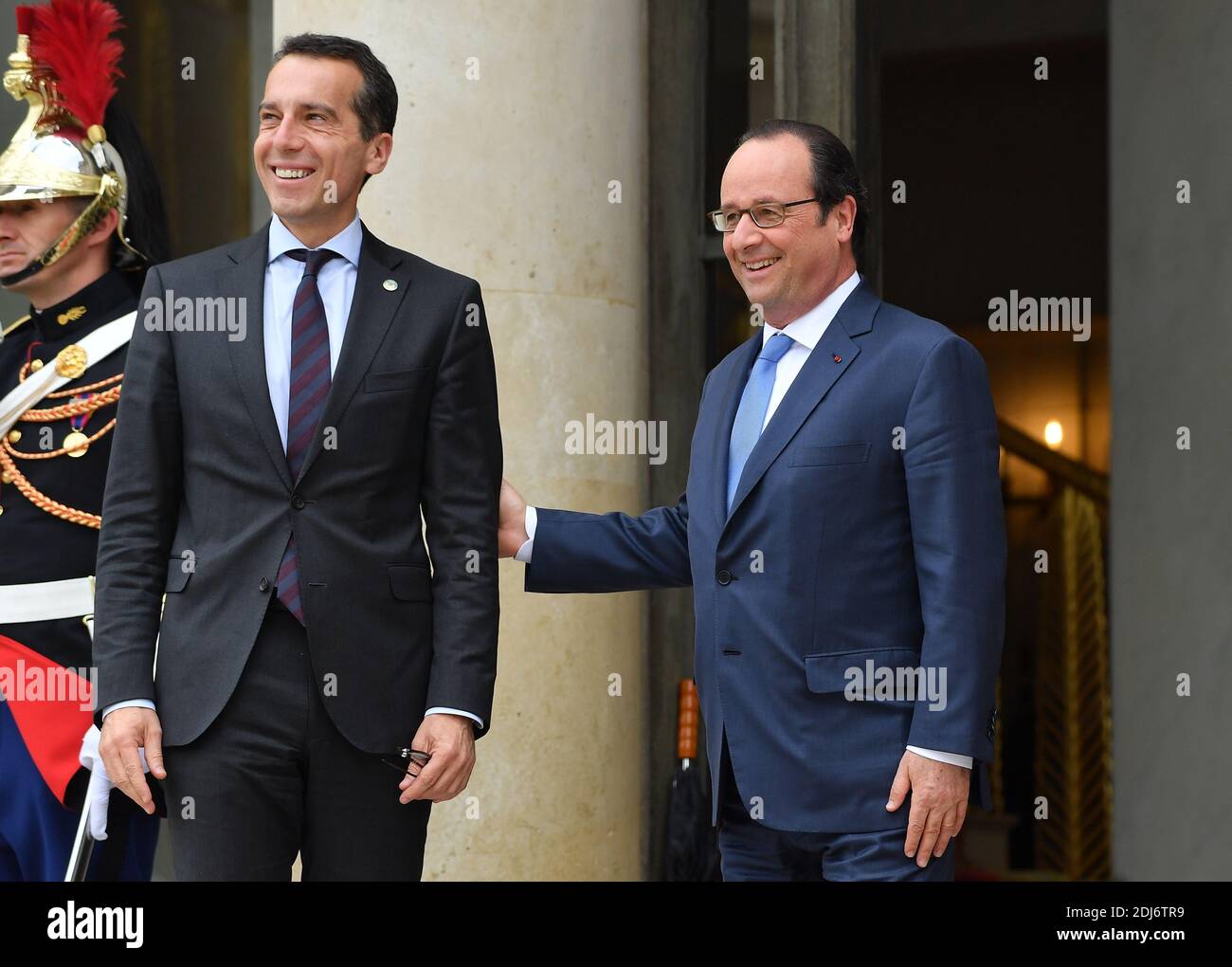 Il Presidente francese Francois Hollande prima del terzo vertice dei Balcani occidentali dei paesi dei Balcani e dell'UE in serata al Palazzo Elysee a Parigi, Francia, 04 luglio 2016.Foto di Christian Liegi/ABACAPRESS.COM Foto Stock