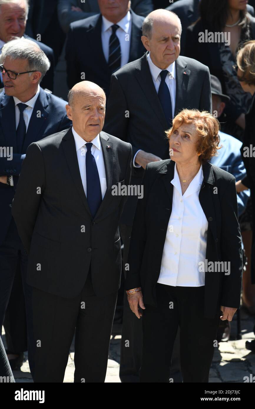 L-R : Alain Juppe ed Edith Cresson partecipano il 7 luglio 2016 a un tributo nazionale all'ex primo ministro francese Michel Rocard, nel cortile dell'Hotel des Invalides, a Parigi. Foto di Ammar Abd Rabbo/ABACAPRESS.COM Foto Stock