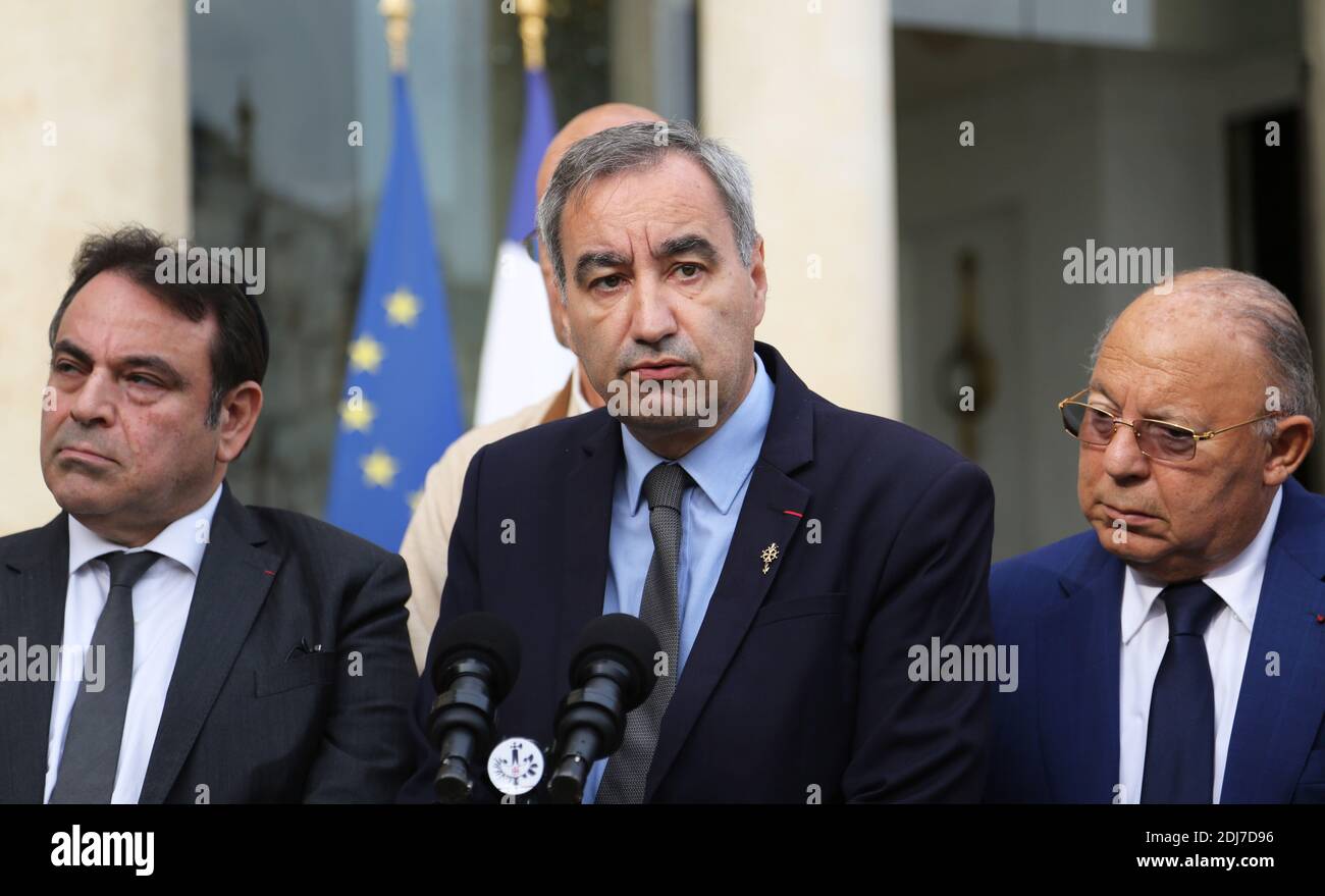 (L-R) Concistoro centrale ebraico francese il presidente Joel Mergui, presidente della Federazione Protestante di Francia il pastore Francois Clavairoly e il rettore della Grande Moschea di Parigi Dalil Boubakeur hanno espresso una dichiarazione dopo l'incontro con il presidente francese Francois Hollande in seguito all'attacco della chiesa di ieri a Saint-Etienne-du-Rouvray, in Normandia, Al Palazzo Elysee di Parigi, Francia, il 27 luglio 2016. Foto di Somer/ABACAPRESS.COM Foto Stock