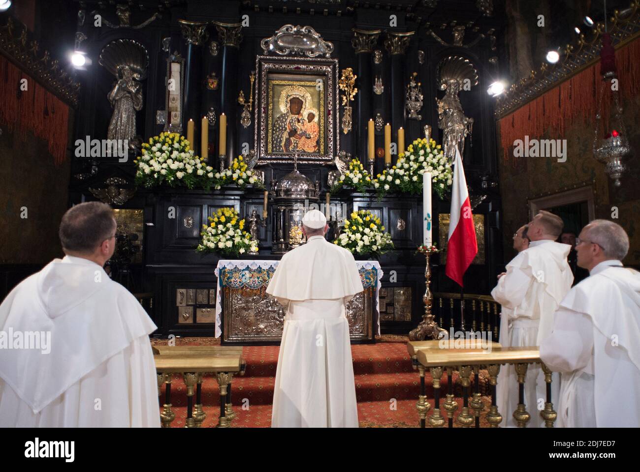 Papa Francesco prega all'icona della Madonna Nera di Czestochowa nella Cappella dell'immagine miracolosa del Monastero di Jasna Gora a Czestochowa, Polonia, il 28 luglio 2016. Papa Francesco si trova in Polonia per celebrare la Giornata Mondiale della Gioventù, evento in cui si riuniscono centinaia di migliaia di giovani provenienti da tutto il mondo. Foto di ABACAPRESS.COM Foto Stock