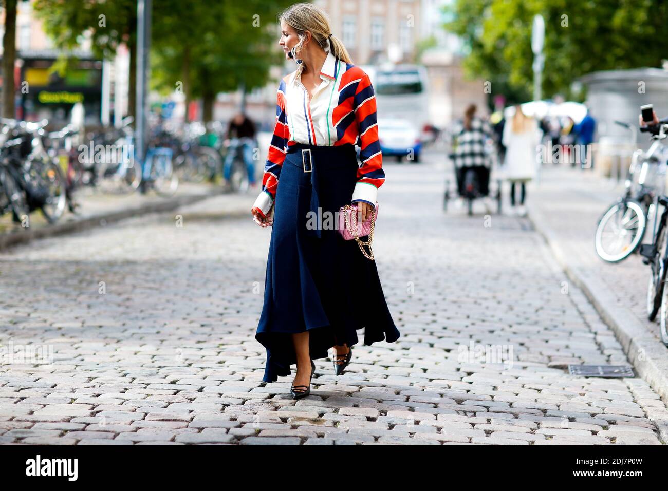 Street Style, Janka Poliiani in arrivo a Fonnesbech Primavera Estate 2017 spettacolo tenuto a Nikolaj Plads, a Copenhagen, Danimarca, il 10 agosto 2016. Foto di Marie-Paola Bertrand-Hillion/ABACAPRESS.COM Foto Stock