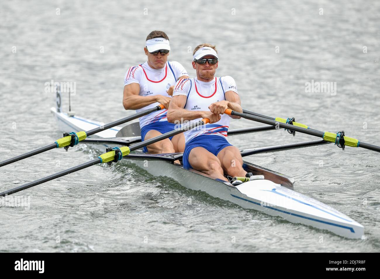 Pierre Hoiun (L) e Jeremie Azou di Francia in azione durante gli eventi LWT Men's Double sculls Heat of the Rowing durante i Giochi Olimpici Rio 2016 allo stadio Lagoa di Rio de Janeiro, Brasile, 8 agosto 2016. Foto: Soeren Stache/dpa Foto Stock