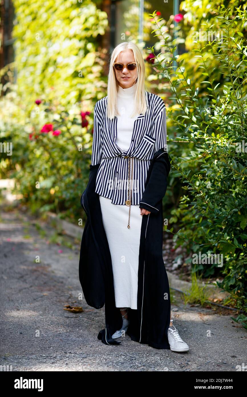 Street Style, in arrivo da Malene Birger Primavera Estate 2017 spettacolo tenuto a otto busses Vej, a Copenhagen, Danimarca, l'11 agosto 2016. Foto di Marie-Paola Bertrand-Hillion/ABACAPRESS.COM Foto Stock