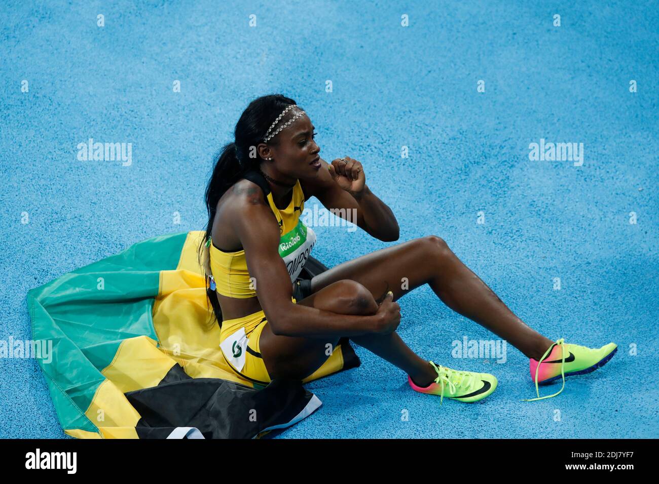 Elaine Thompson della Giamaica ha vinto la medaglia d'oro nell'evento finale femminile di 200m con Dafne Schippers dei Paesi Bassi che ha vinto la medaglia d'argento nello Stadio Olimpico di Rio, Brasile, il 17 agosto 2016. Foto di Henri Szwarc/ABACAPRESS.COM Foto Stock