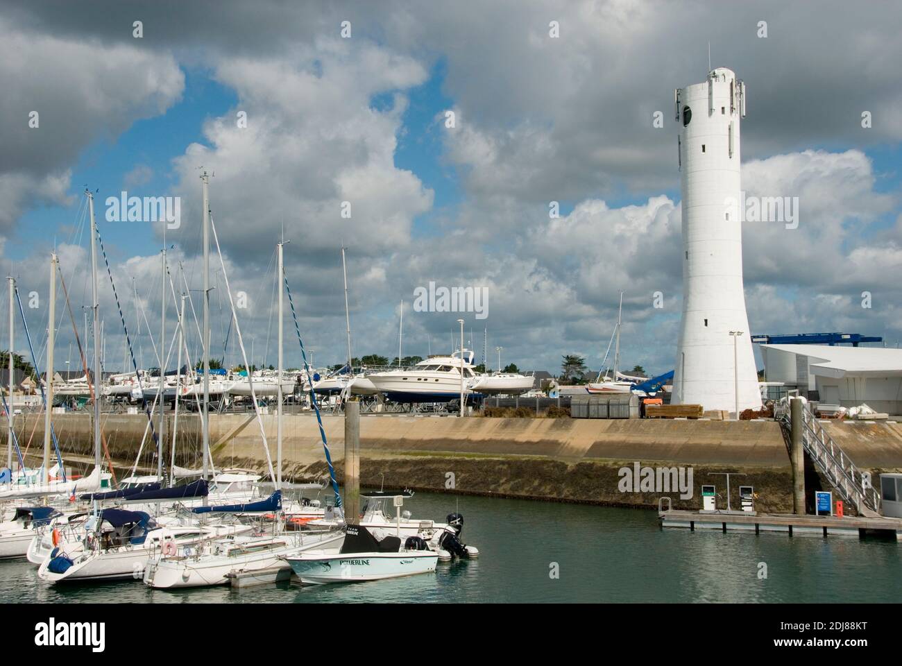 Frankreich, Bretagne, Morhiban, Arzon, Port Crouesty, Leuchtturm Foto Stock
