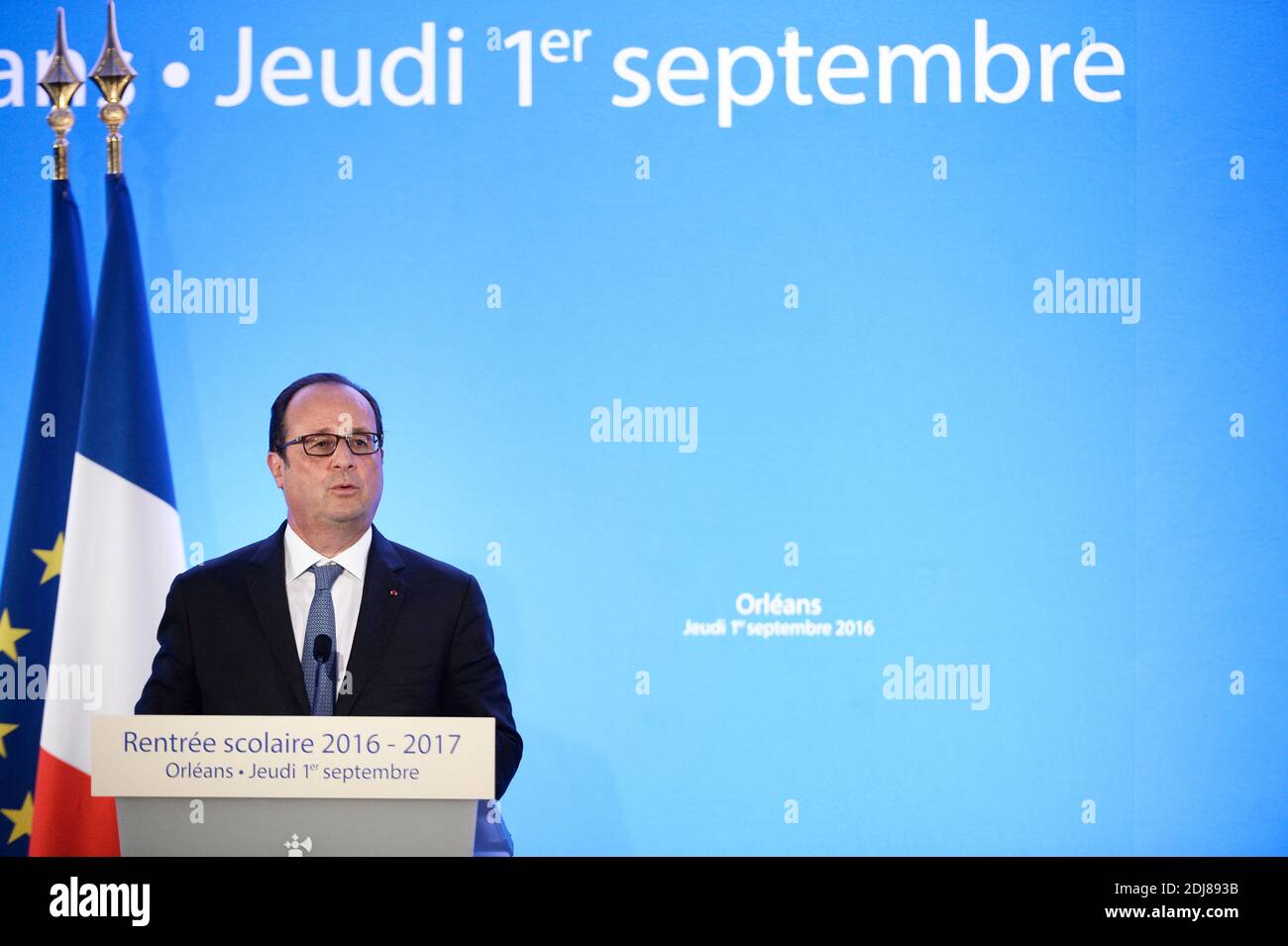 Il presidente francese Francois Hollande ha tenuto un discorso alla scuola secondaria Jean Rostand il primo giorno dell'inizio dell'anno scolastico di Orleans, Francia centrale, il 1° settembre 2016. Foto di Eliot Blondt/ABACAPRESS.COM Foto Stock