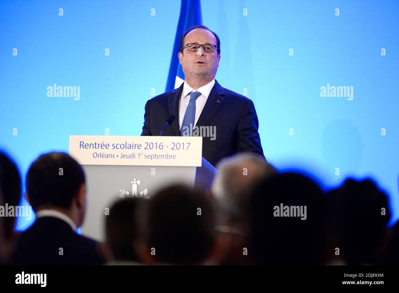 Il presidente francese Francois Hollande ha tenuto un discorso alla scuola secondaria Jean Rostand il primo giorno dell'inizio dell'anno scolastico di Orleans, Francia centrale, il 1° settembre 2016. Foto di Eliot Blondt/ABACAPRESS.COM Foto Stock