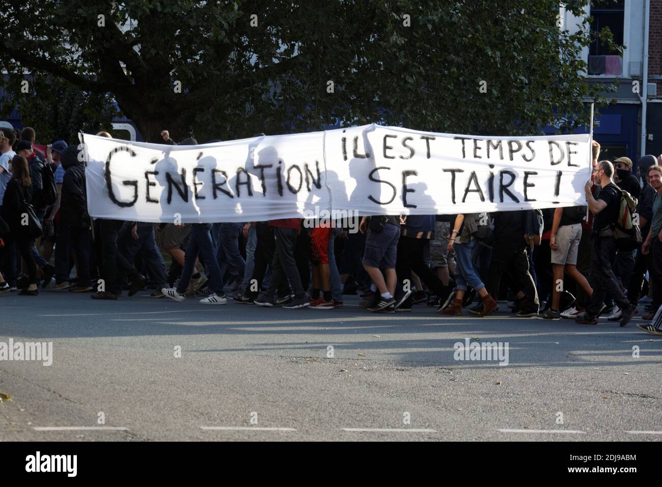 Associazioni antifasciste manifestano contro l'apertura del bar "la Citadelle" gestito dal gruppo di estrema destra "Generation identitaire", a Lille, Francia settentrionale, il 24 settembre 2016. Foto di Sylvain Lefevre/ABACAPRESS.COM Foto Stock