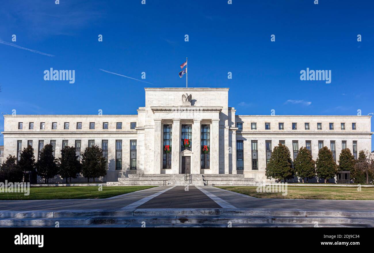 Washington DC, USA, 11-29-2020: Vista panoramica del Marriner S. Eccles Federal Reserve Board Building (edificio Eccles) che ospita gli uffici principali di Foto Stock