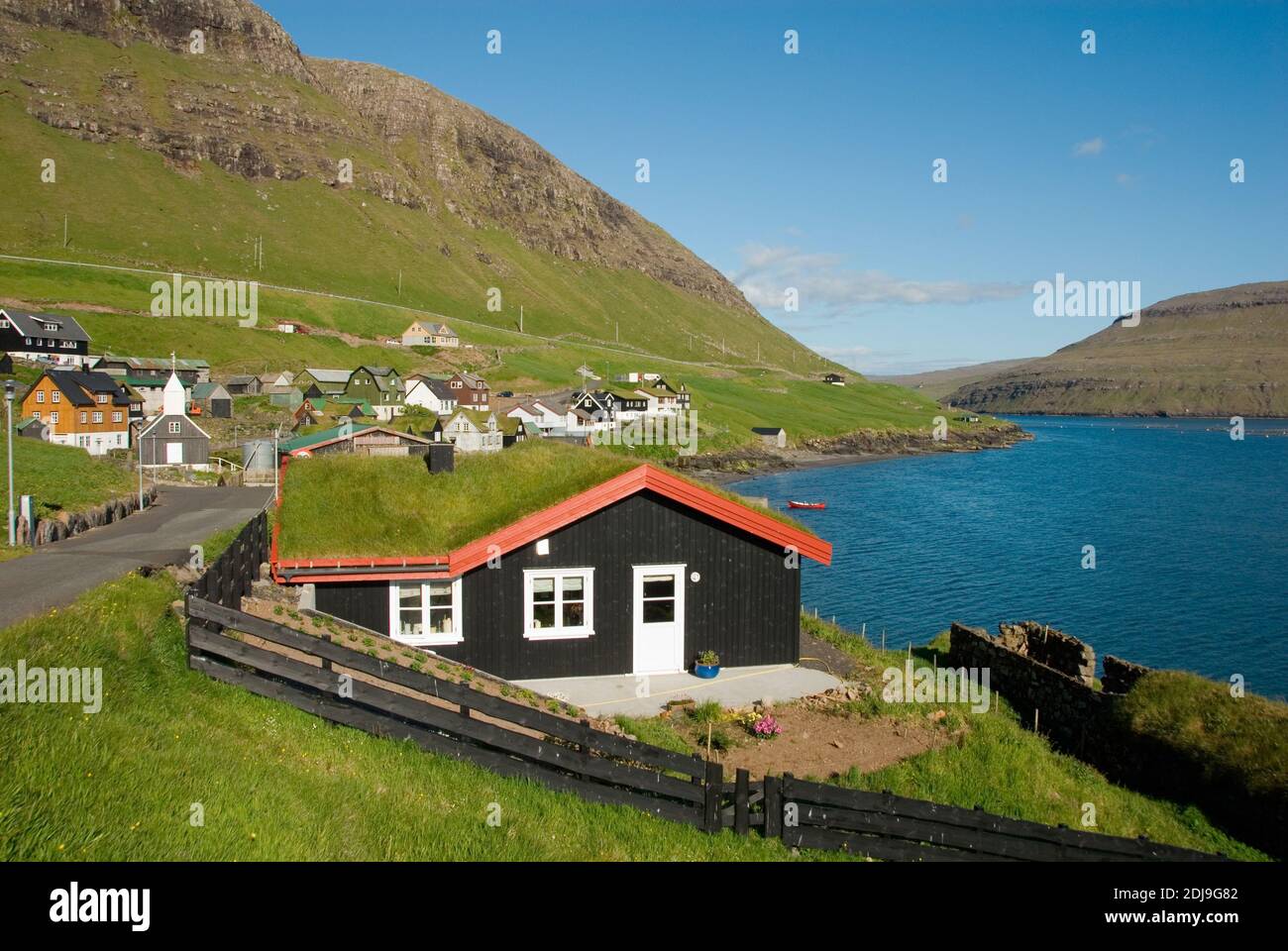 Europa, Daenemark, Faeroeer, Inseln, Insel Vagar, Blick auf Bour, Fjord Sorvagsfjordur, Foto Stock