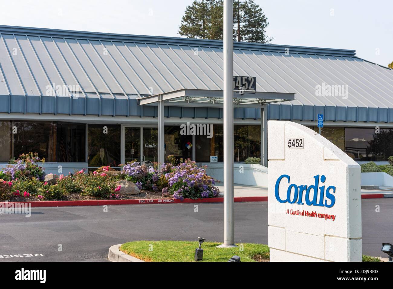 8 ottobre 2020 Santa Clara / CA / USA - sede centrale CORDIS nella Silicon Valley; CORDIS Corporation sviluppa prodotti per la medicina vascolare interventistica Foto Stock