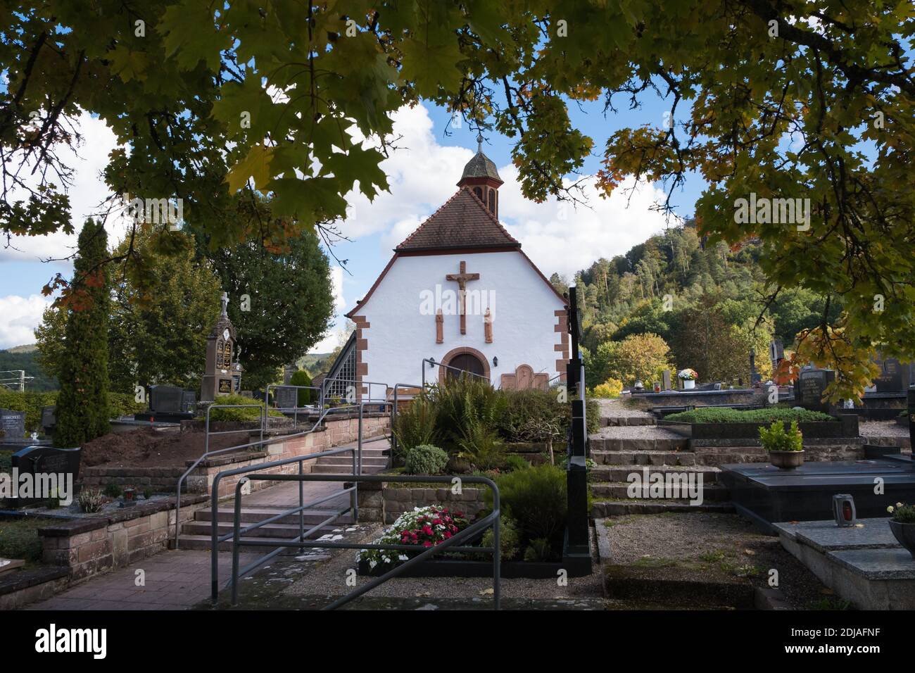 Ulrich und Friedhof, Fischbach bei Dahn, Germania Foto Stock
