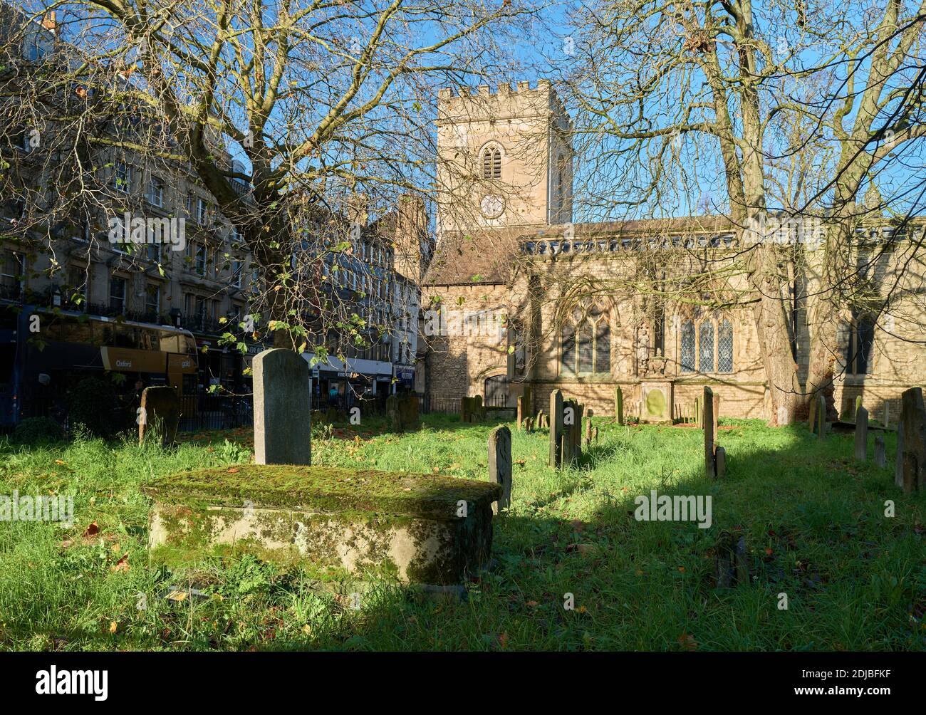 Cimitero della chiesa di St Mary Magdalen, centro di Oxford, Inghilterra. Foto Stock