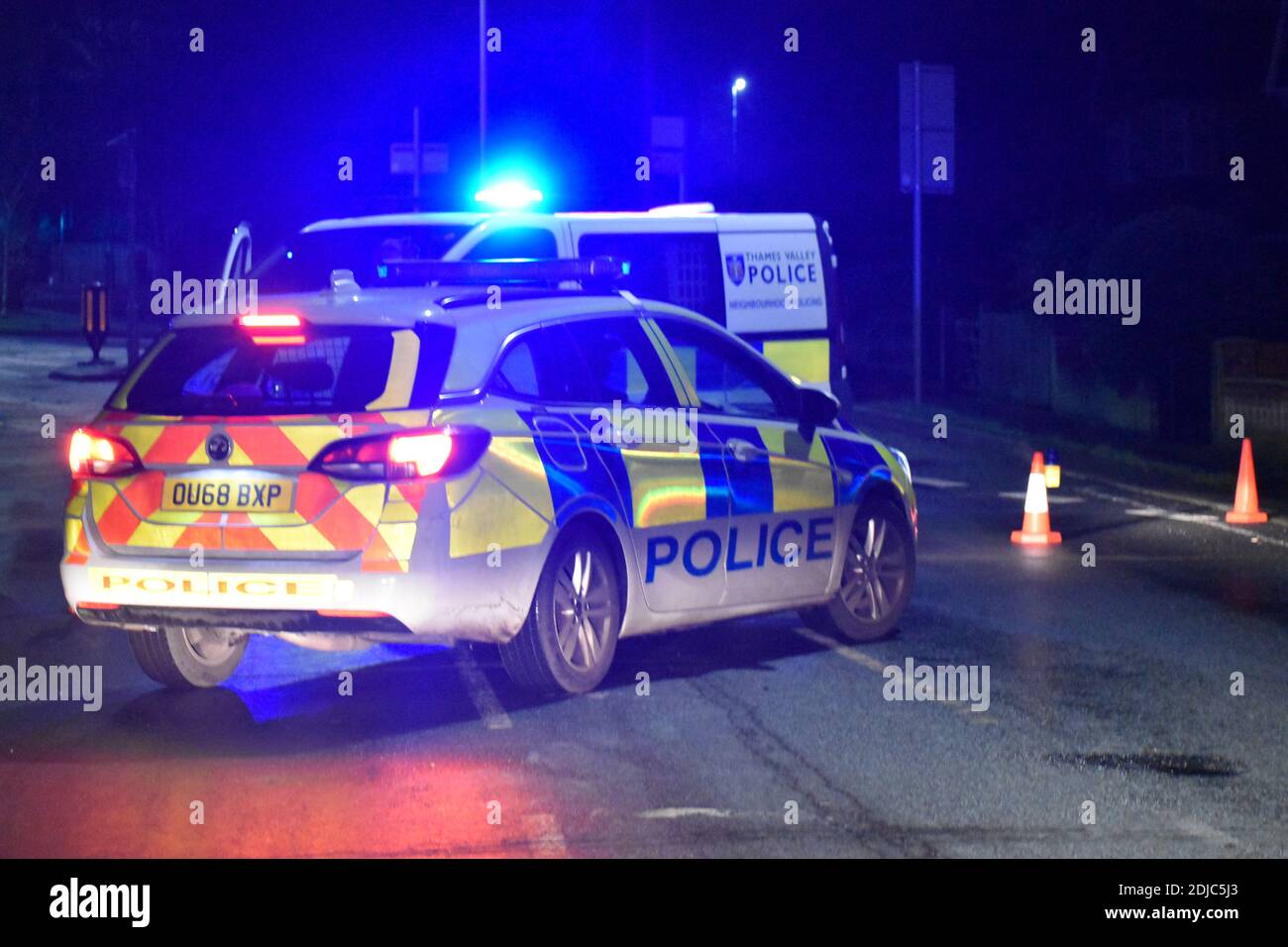 Incidente d'auto e scena del crimine a Southcote Lane, Reading Berkshire. Charles Dye / Alamy Live News Foto Stock