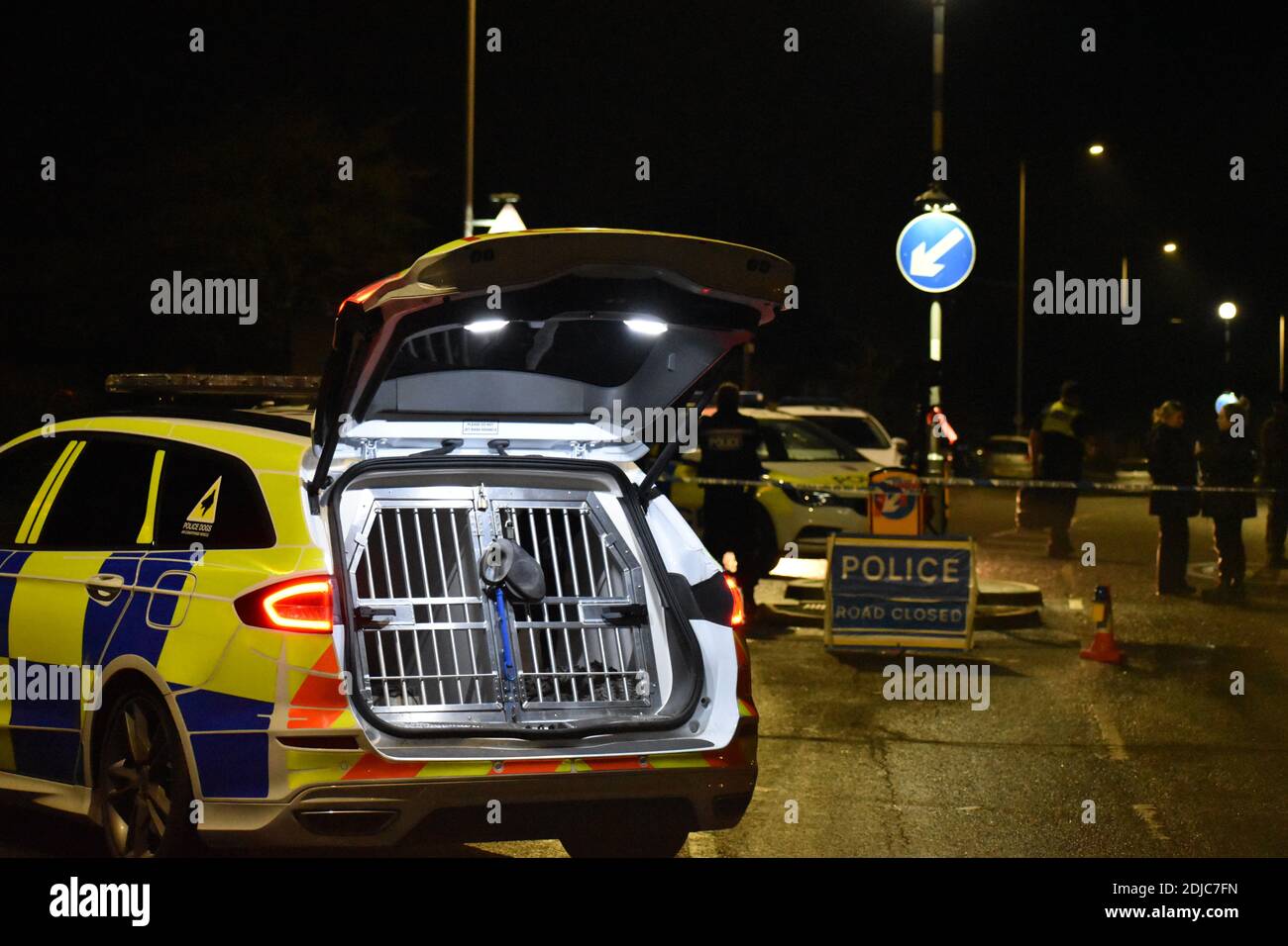 Incidente d'auto e scena del crimine a Southcote Lane, Reading Berkshire. Charles Dye / Alamy Live News Foto Stock