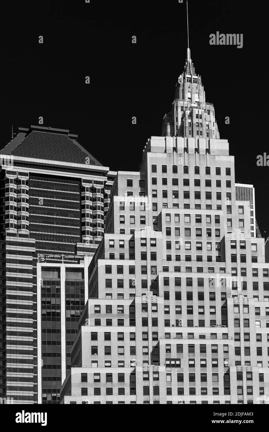 Immagine monocromatica del famoso Chrysler Building, 42nd Street e Lexington Avenue, New York, USA, luglio 2012 Foto Stock