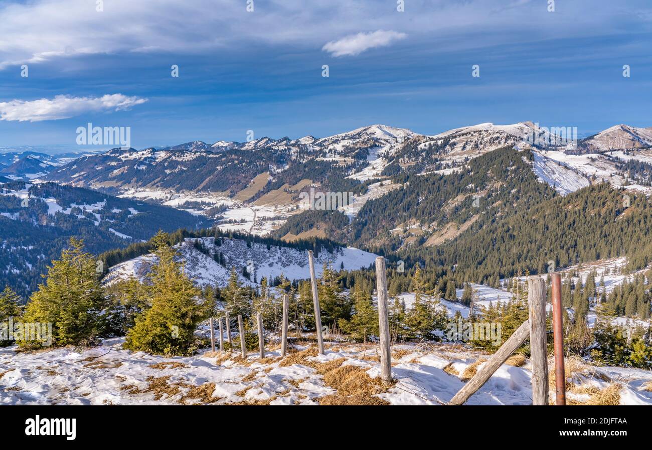 Inverno montagna Landcape nelle Alpi Allgaeu vicino Balderschwang, Baviera, Germania Foto Stock
