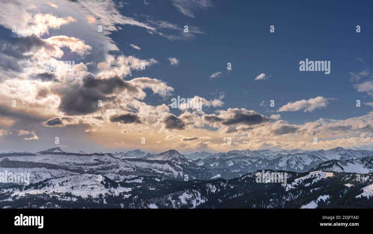 Inverno montagna Landcape nelle Alpi Allgaeu vicino Balderschwang, Baviera, Germania Foto Stock