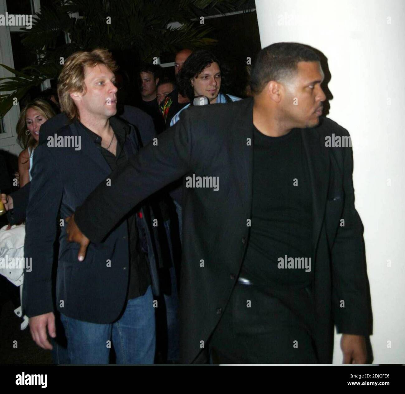 La festa Ocean Drive al Mansion Nightclub di Miami Beach FL ha incluso Parigi e Nicky Hilton e i genitori, Gloria e Emilio Estefan, Jon Bon Jovi e Seal, 2/11/06 Foto Stock