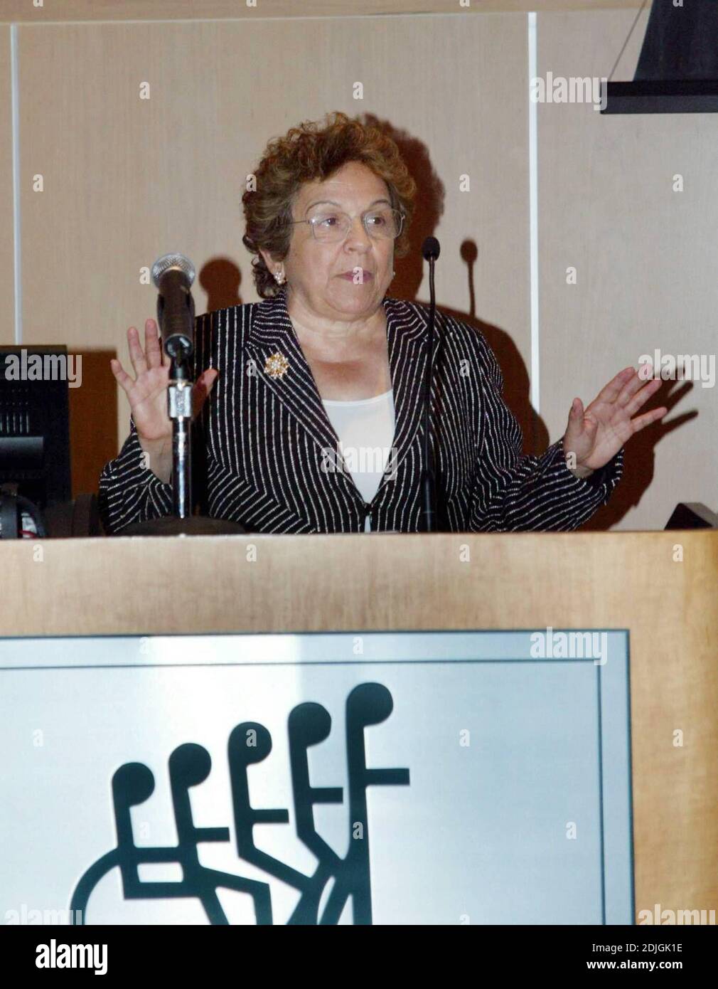 Gloria e Emilio Estefan annunciano un regalo di 1 milione di dollari per aiutare il Miami Project to Cure paralysis, lanciare il programma clinico umano situato presso l'Università di Miami, Miller School of Medicine. 3/21/06 [[kas]] Foto Stock