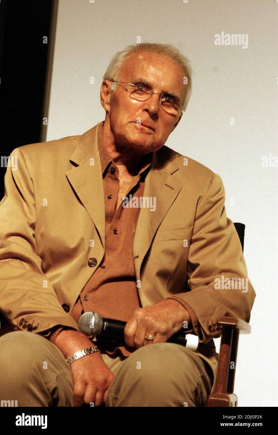L Attore Robert Conrad Partecipa A Una Serata Con Stephen J Cannell Presentata Dalla Writers Guild Foundation A Beverly Hills California 3 30 06 Foto Stock Alamy