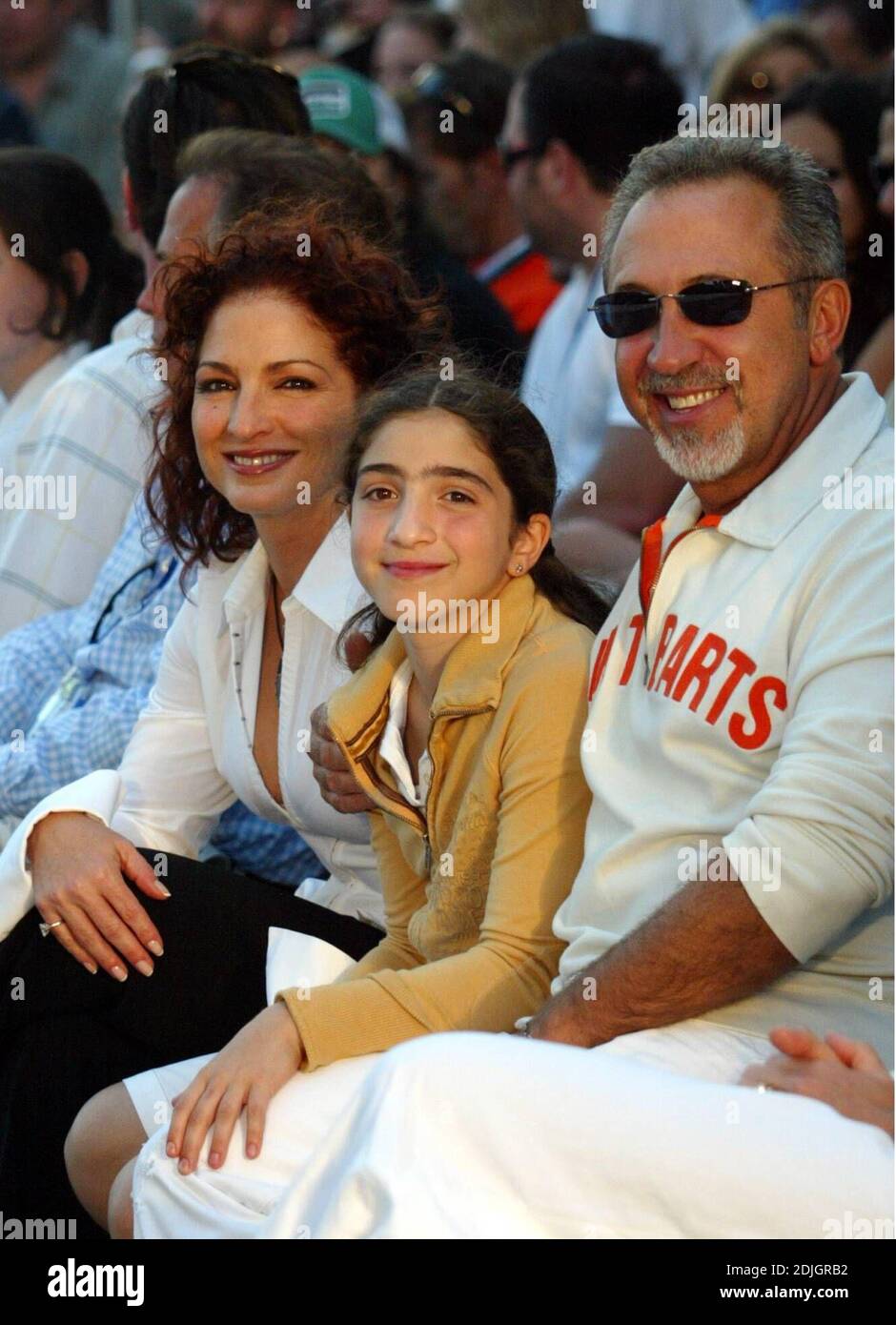 Gloria e Emilio Estefan e Tommy Lee Jones al 2. Mercedes-Benz Ace annuale per il Cure Fashion Extravganza a beneficio del Buoniconti Fund al torneo di tennis Nasdaq-100, Key Biscayne, FL 03/31/06 [[kas]] Foto Stock