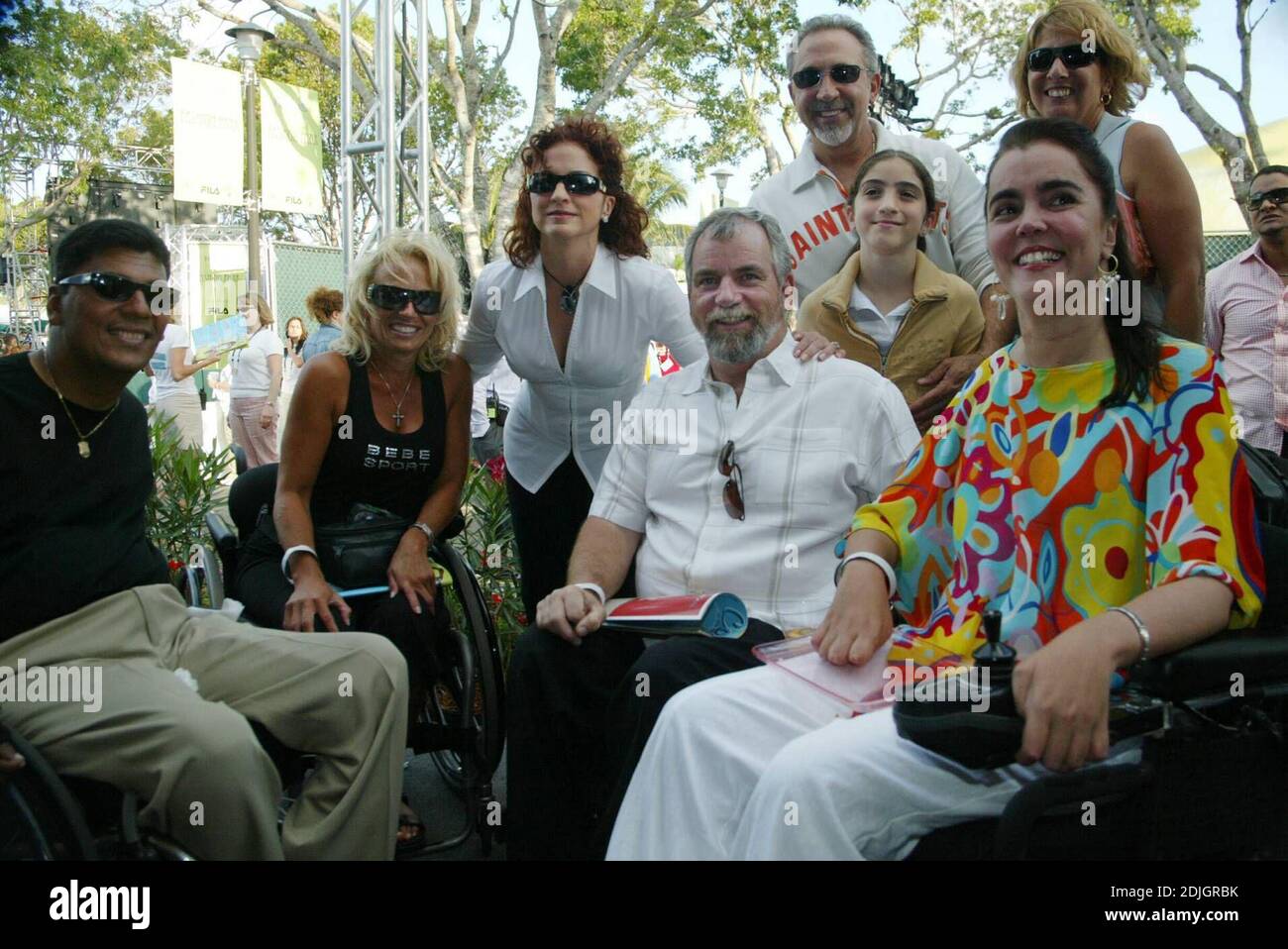 Gloria e Emilio Estefan e Tommy Lee Jones al 2. Mercedes-Benz Ace annuale per il Cure Fashion Extravganza a beneficio del Buoniconti Fund al torneo di tennis Nasdaq-100, Key Biscayne, FL 03/31/06 [[kas]] Foto Stock