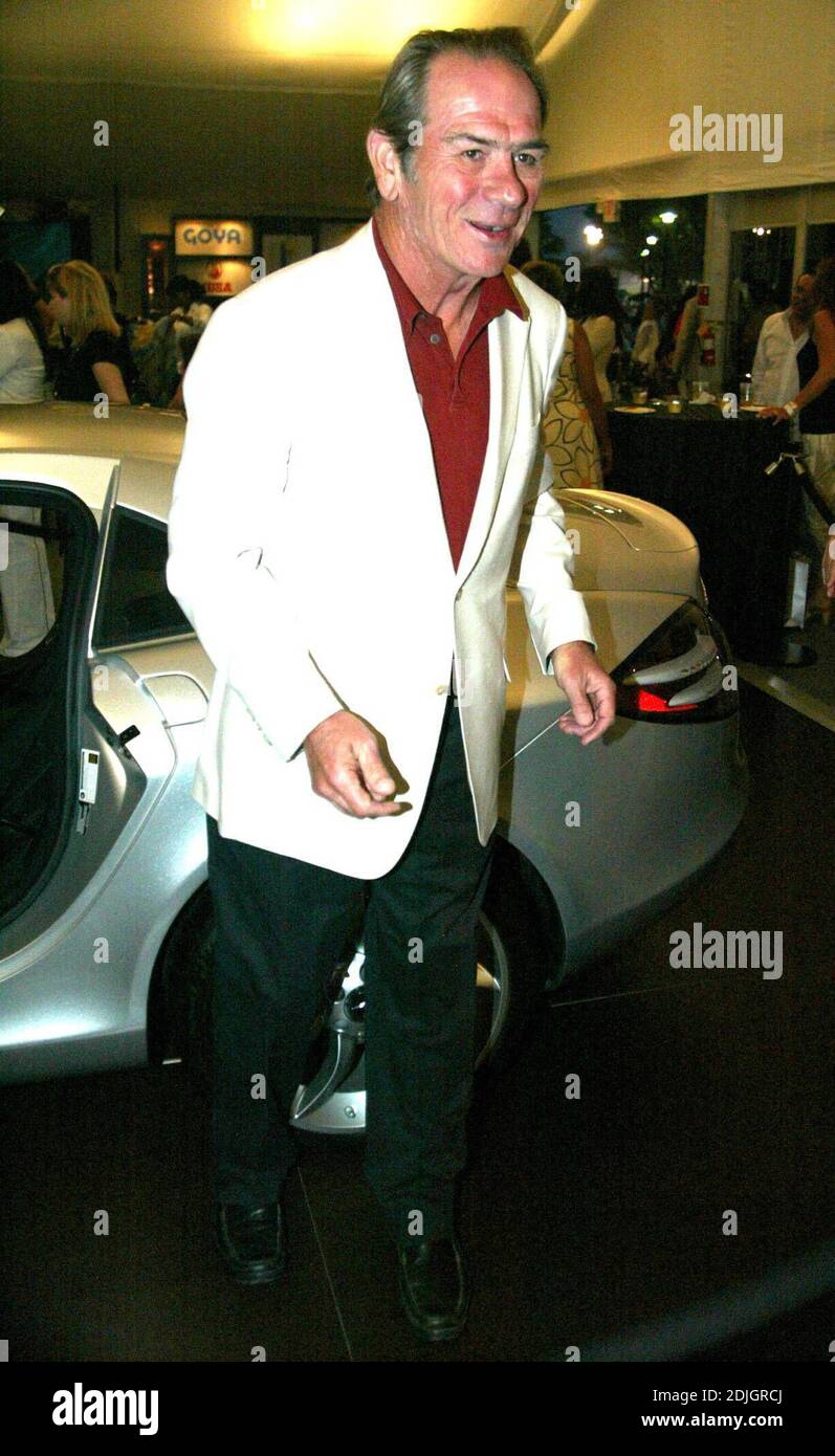 Gloria e Emilio Estefan e Tommy Lee Jones al 2. Mercedes-Benz Ace annuale per il Cure Fashion Extravganza a beneficio del Buoniconti Fund al torneo di tennis Nasdaq-100, Key Biscayne, FL 03/31/06 [[kas]] Foto Stock