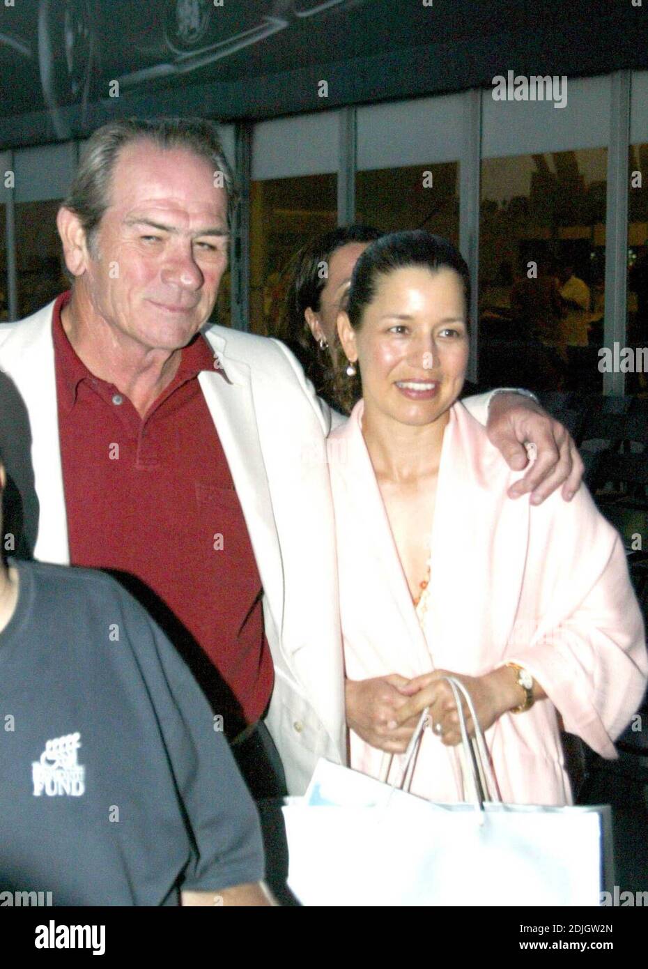 Gloria e Emilio Estefan e Tommy Lee Jones al 2. Mercedes-Benz Ace annuale per il Cure Fashion Extravganza a beneficio del Buoniconti Fund al torneo di tennis Nasdaq-100, Key Biscayne, FL 03/31/06 [[kas]] Foto Stock