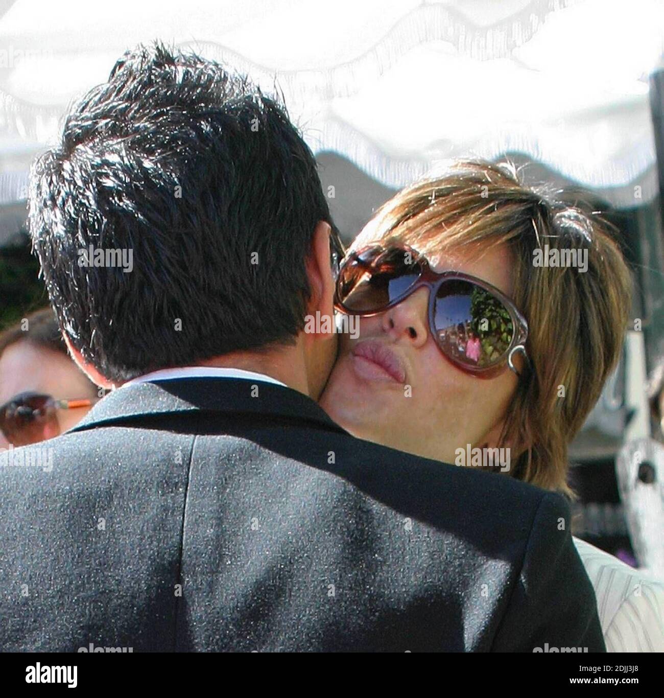 Lisa rinna pranza con gli amici all'Ivy di Los Angeles, California, tra cui l'attrice Heather Thomas. 3/30/05 [[sac]] Foto Stock