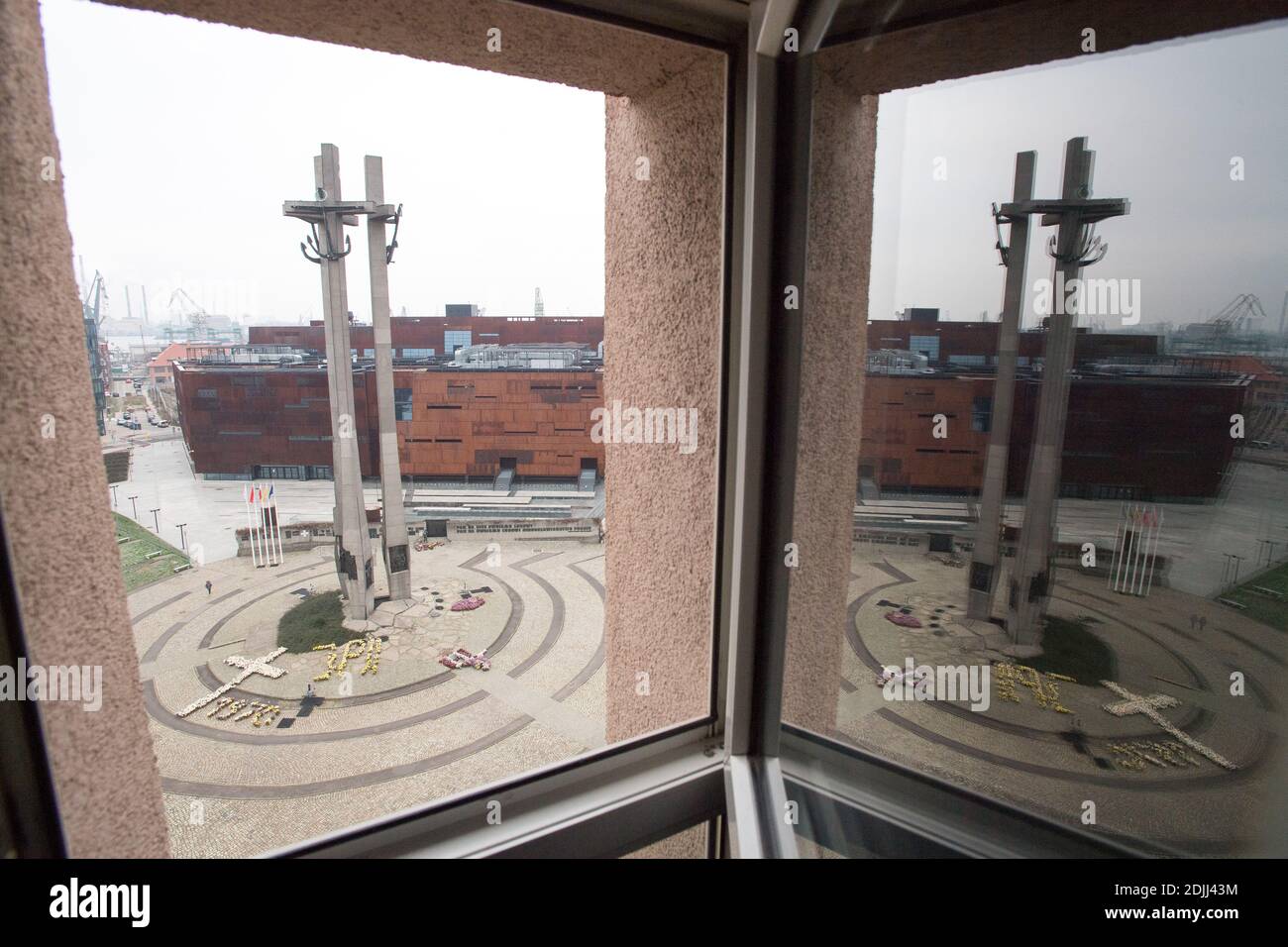 Pomnik Poleglych Stoczniowcow 1970 (Monumento ai Caduti i lavoratori del cantiere di 1970) su Plac Solidarnosci (solidarietà Square) in Gdansk, Polonia. Decem Foto Stock