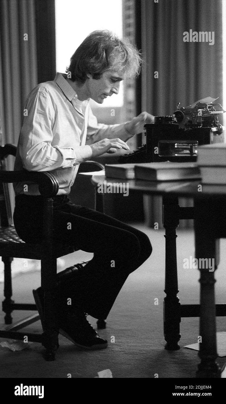 Robin Gibb fare il video per il suo singolo rilascio 'Juliet' 03/1983 Foto Stock