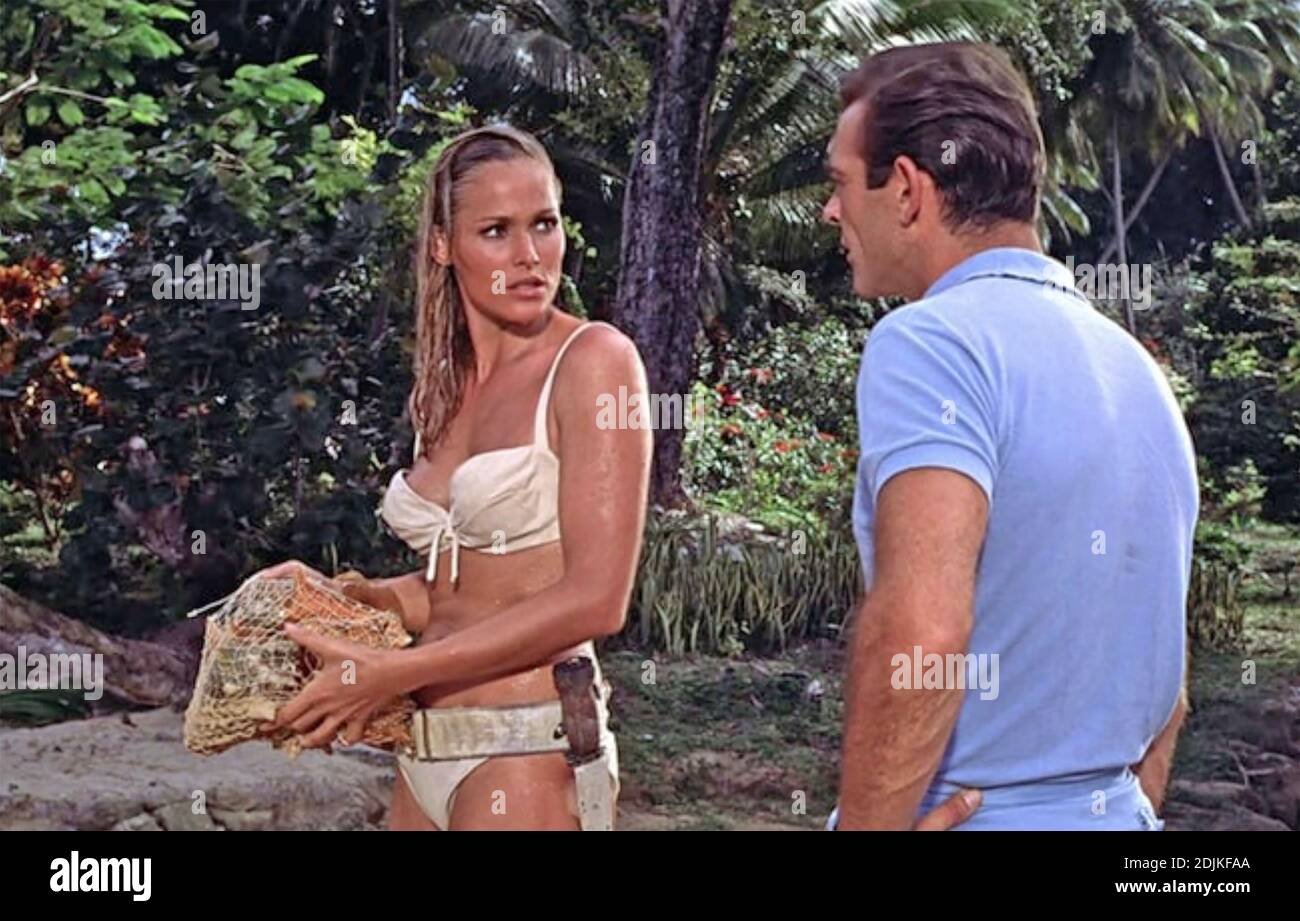 Dr.NO 1962 Eon/United Artists film con Ursula Andress e Sean Connery Foto Stock