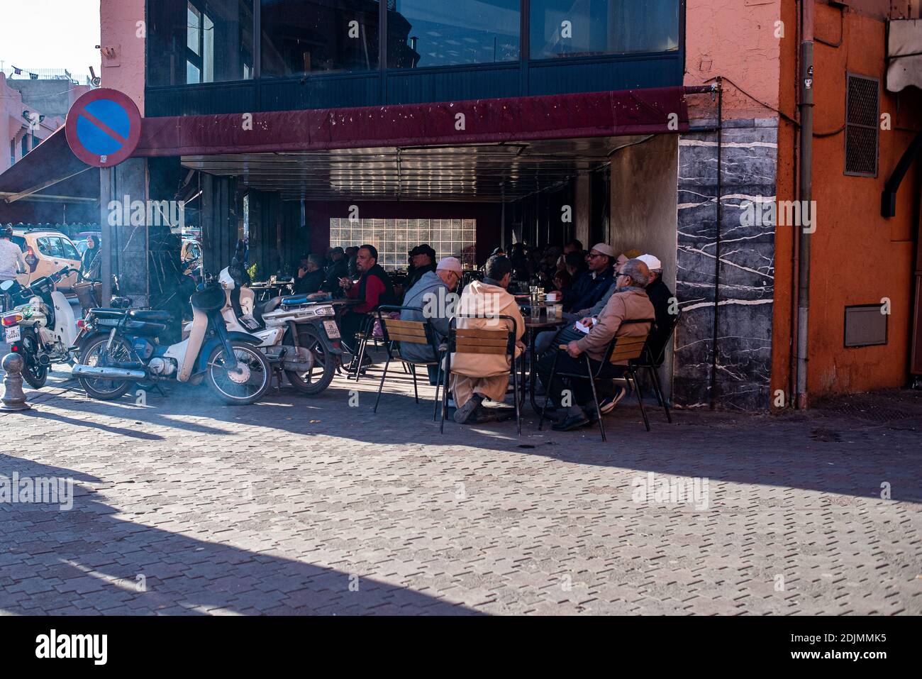 Marrakech, Morro, Africa - 30 aprile 2019: Caffè - solo per uomini Foto Stock