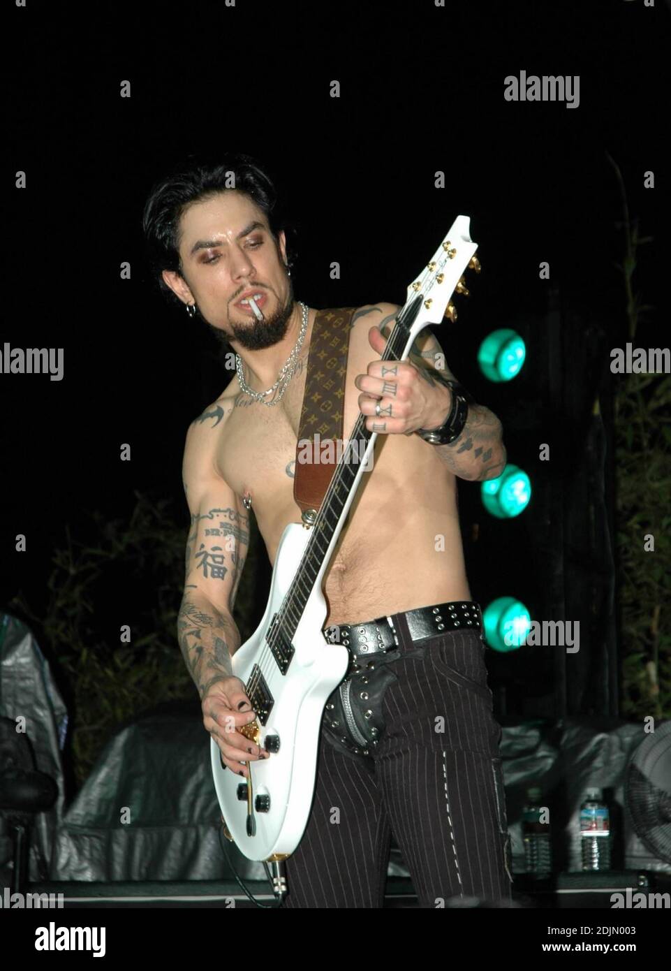 Dave Navarro al Camp Freddy spettacolo che celebra la grande apertura della nuova piscina da milioni di dollari delle Palme e l'anniversario di un anno della rivista 944. Las Vegas, NV 07/01/06. [[kar]] Foto Stock