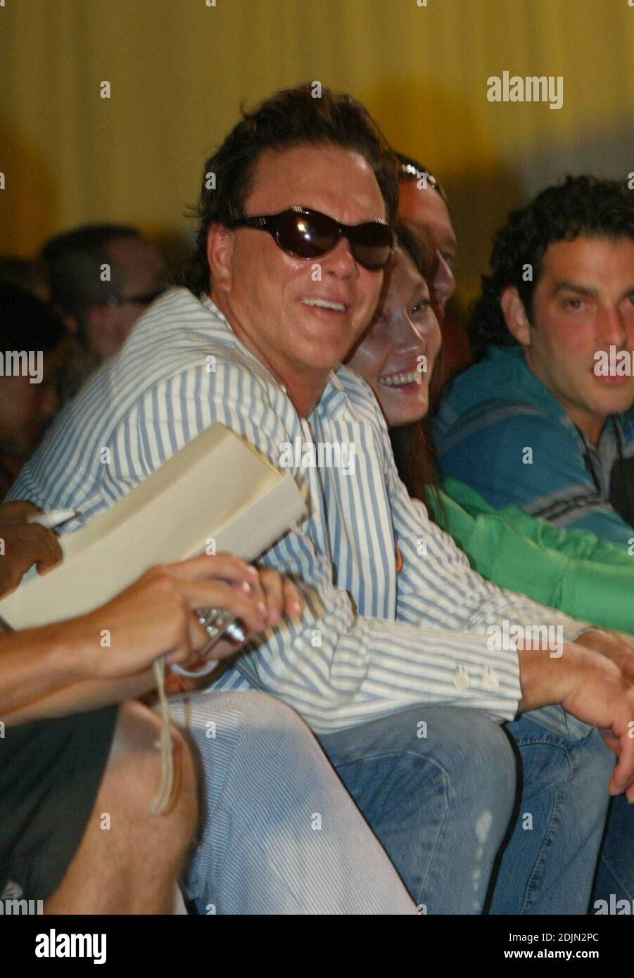 Attore Mickey Rourke alla mostra di INCA designer durante il Sunglass Hut Swimshow 2006 al Raleigh Hotel. Miami Beach, Florida 7/15/06 [[kas]] Foto Stock