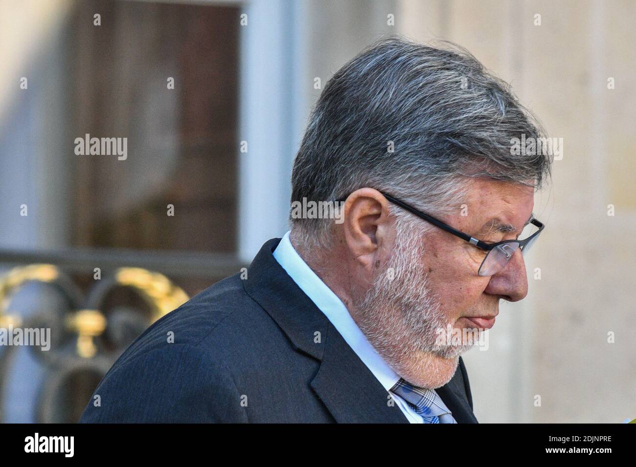 Il Segretario di Stato per i trasporti, gli affari marittimi e la pesca Alain Vidalies lascia il Palazzo Elysee dopo la riunione settimanale del gabinetto, a Parigi, in Francia, il 5 ottobre 2016. Foto di Yann Korbi/ABACAPRESS.COM Foto Stock