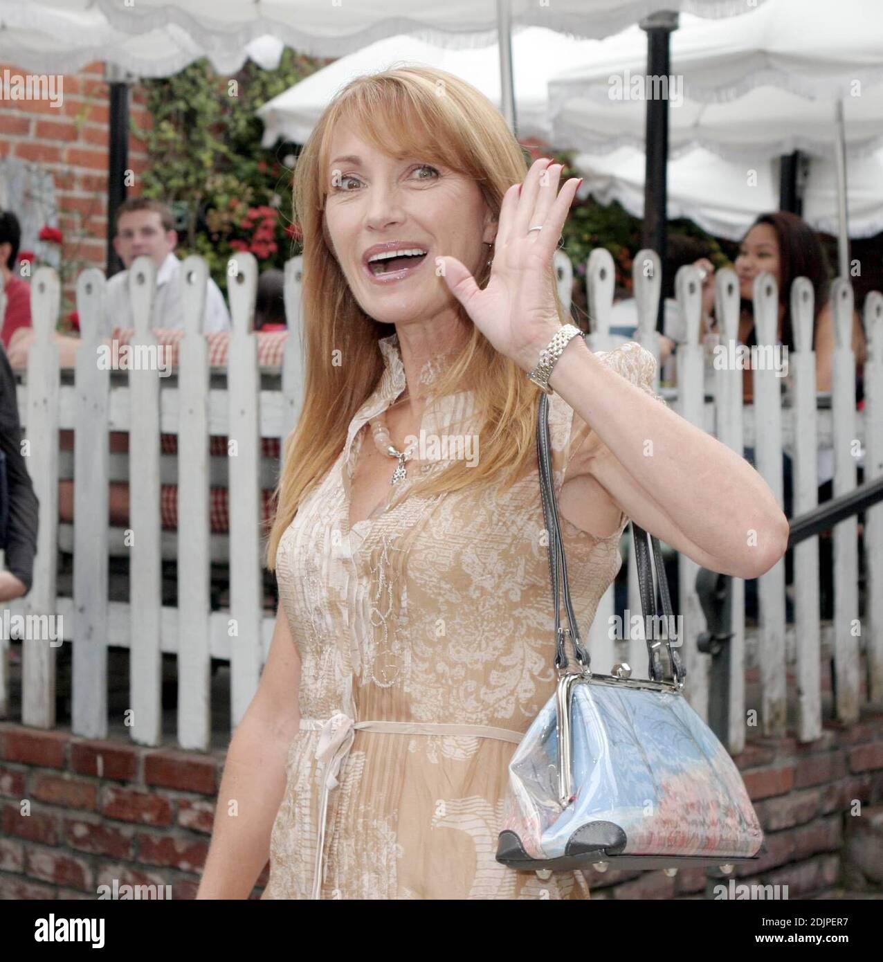 L'attrice Jane Seymour, di 55 anni, si ferma a Ghost di Beverly Hills, CA. E si ferma per scattare foto e firmare autografi con i fan. Seymour. 9/14/06 Foto Stock