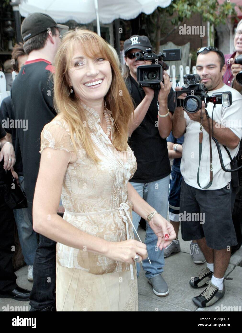 L'attrice Jane Seymour, di 55 anni, si ferma a Ghost di Beverly Hills, CA. E si ferma per scattare foto e firmare autografi con i fan. Seymour. 9/14/06 Foto Stock