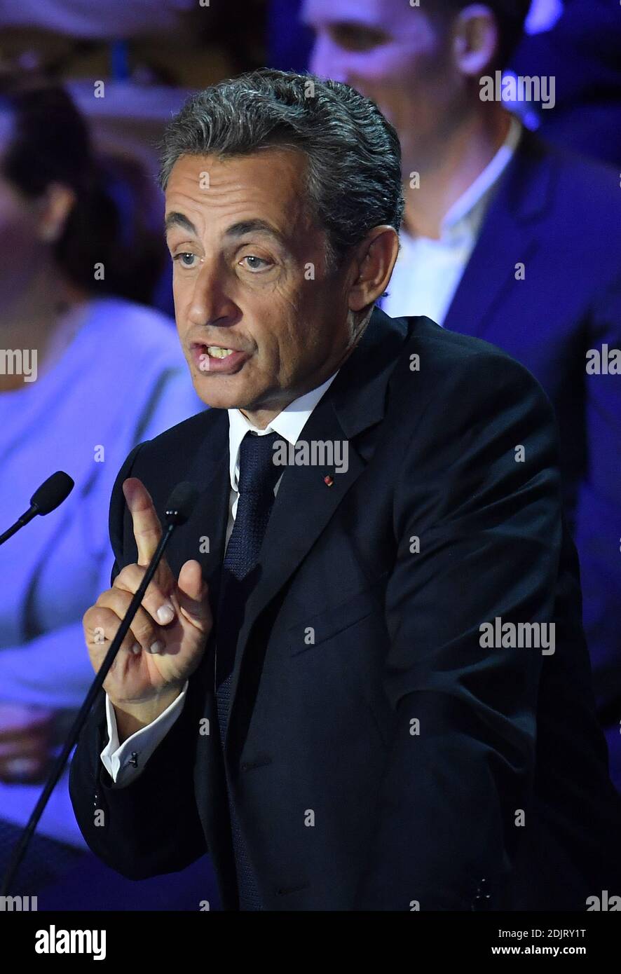 Nicolas Sarkozy (LR) durante il secondo dibattito televisivo trasmesso in diretta su BFMTV e iTele e moderato da Ruth Elkrief e Laurence Ferrari, presso la sala eventi Salle Wagram, a Parigi, Francia, il 3 novembre 2016. Le primarie presidenziali di centro-destra si terranno il 20 e 27 novembre 2016. Foto di Christian Liegi/ABACAPRESS.COM Foto Stock