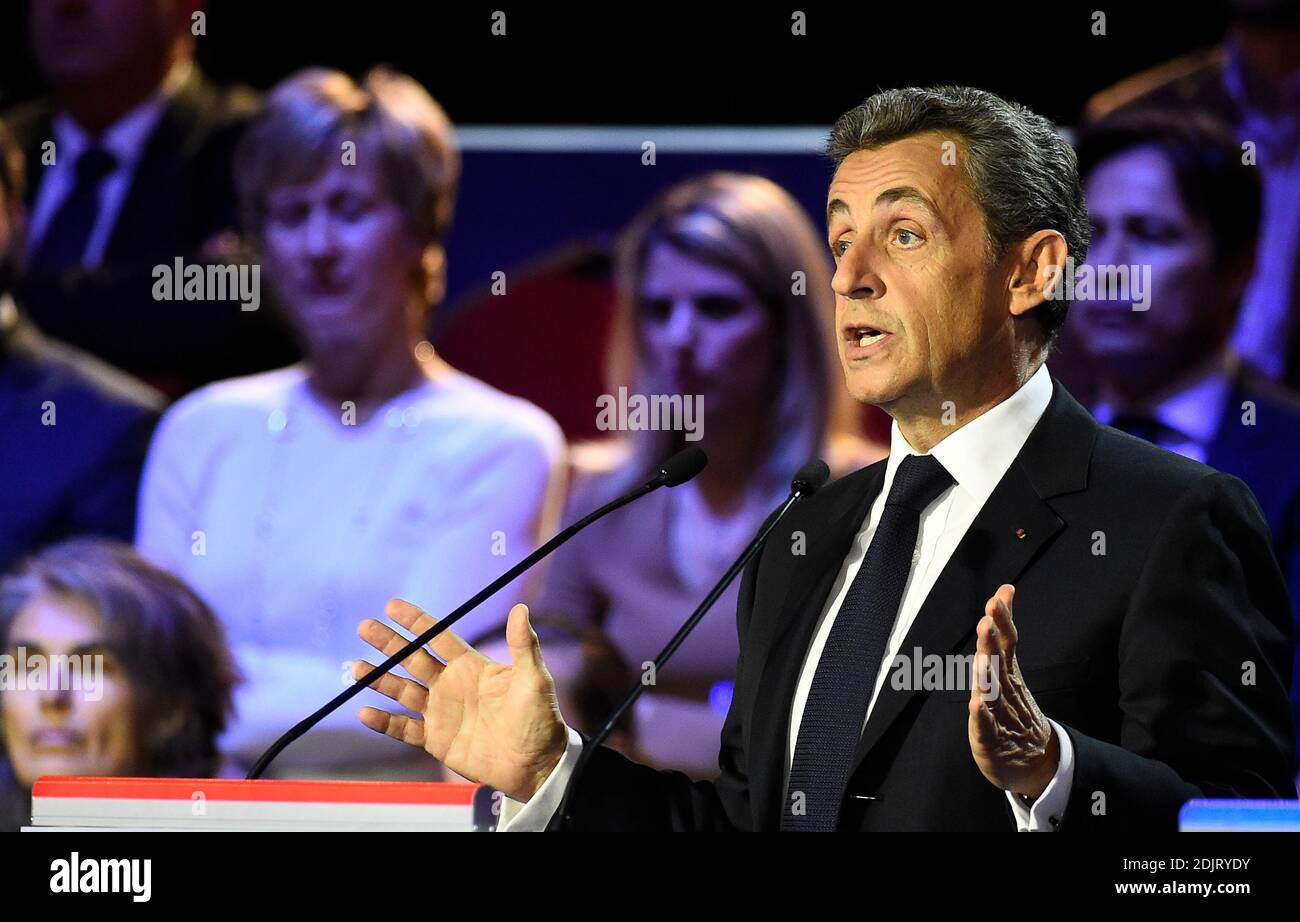 Nicolas Sarkozy (LR) durante il secondo dibattito televisivo trasmesso in diretta su BFMTV e iTele e moderato da Ruth Elkrief e Laurence Ferrari, presso la sala eventi Salle Wagram, a Parigi, Francia, il 3 novembre 2016. Le primarie presidenziali di centro-destra si terranno il 20 e 27 novembre 2016. Foto di Christian Liegi/ABACAPRESS.COM Foto Stock