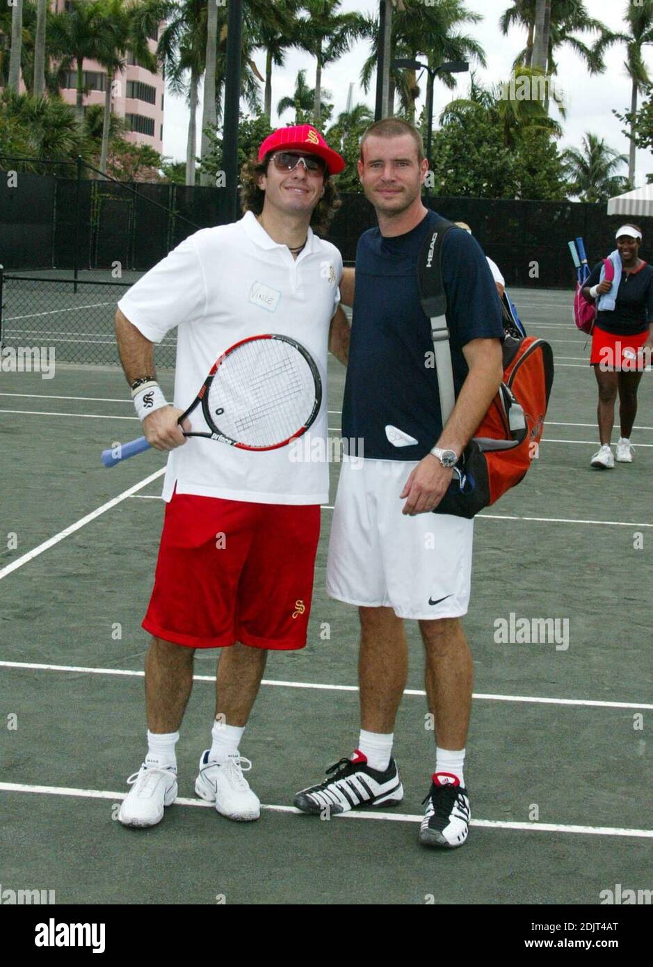 Il Chris Evert/Raymond James Pro-Celebrity Tennis Classic giorno uno: Chrissie & Friends Pro-Am Tra le celebrità figuravano Jon Lovitz, Scott Foley, Chris carter, Frederique, Alan Thicke e vince Spadea. Boca Raton Resort, FL 11/3/06 Foto Stock